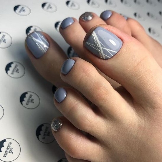lakier do paznokci pedicure 2019 2020 trendy w modzie lakieru na zdjeciu yellow flower nails paznokcie kwadratowe czerwone